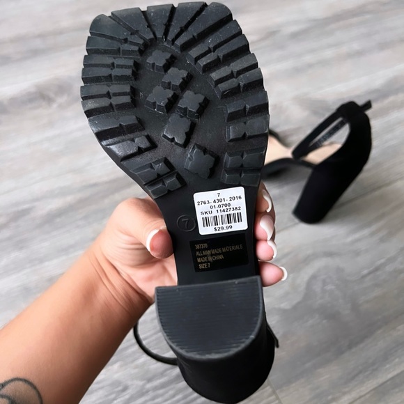 square toe non slip heels 🖤 - Picture 9 of 9